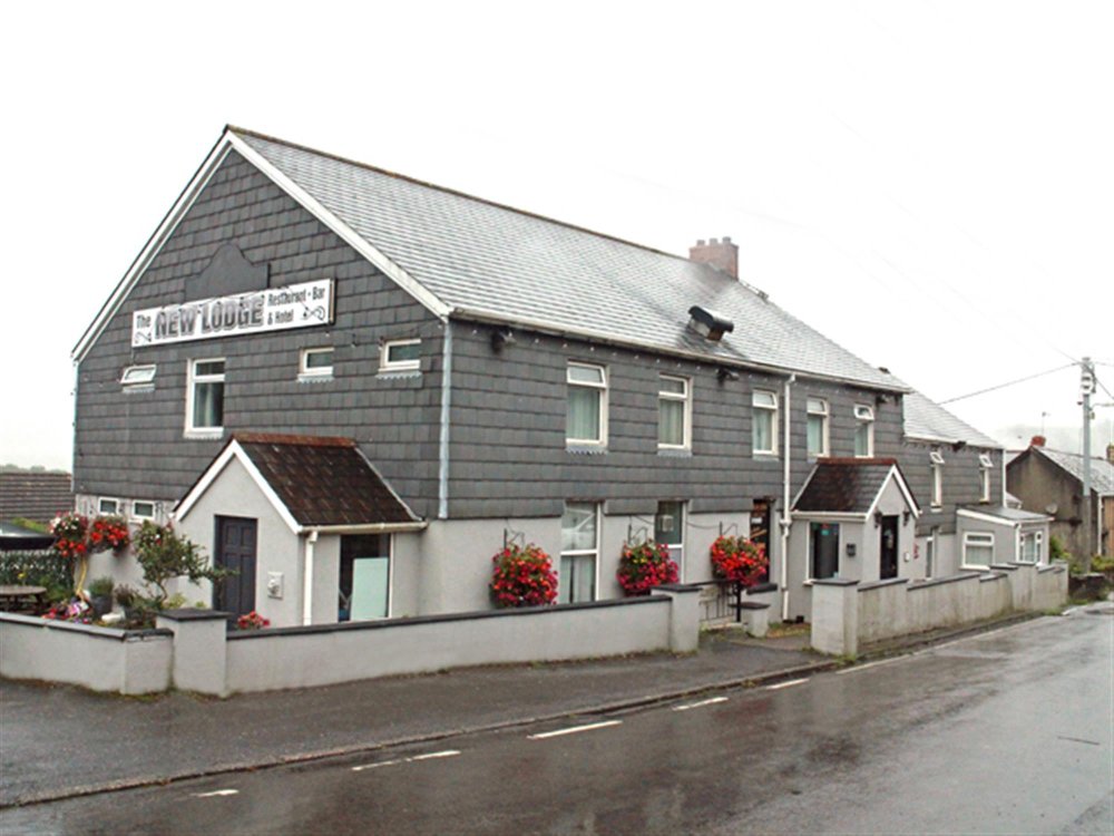 SWANSEA VALLEY INN WITH 8 EN SUITE LETTING BEDROOMS
