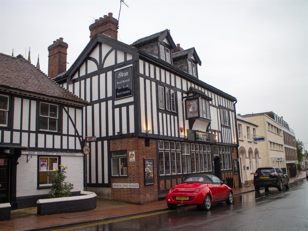 KENT - TOWN CENTRE PUB