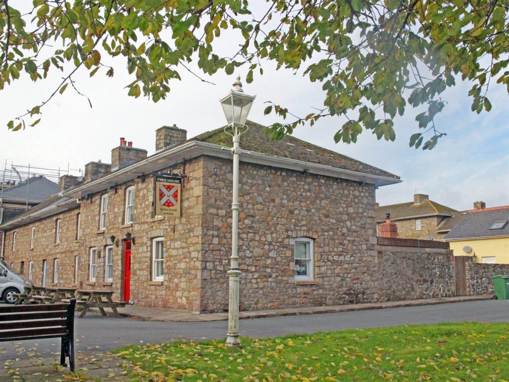 CAERPHILLY - OUTSTANDING HISTORIC PUB