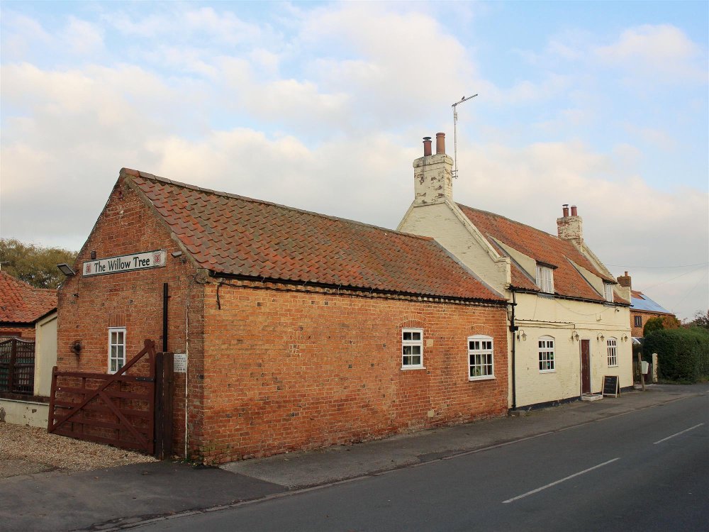 NOTTINGHAMSHIRE - COUNTRY VILLAGE DESTINATION FOOD LED GRADE II LISTED FREEHOUSE