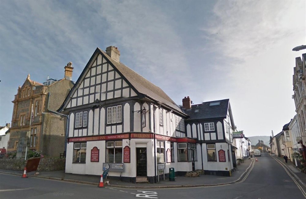 DEVON - TOWN CENTRE FREE HOUSE IN DARTMOOR NATIONAL PARK