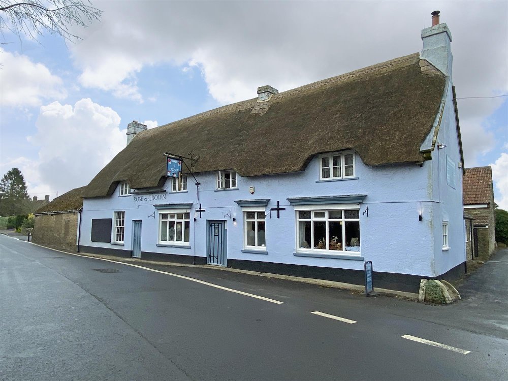 DORSET - THATCHED VILLAGE FREE HOUSE WITH HOLIDAY COTTAGE