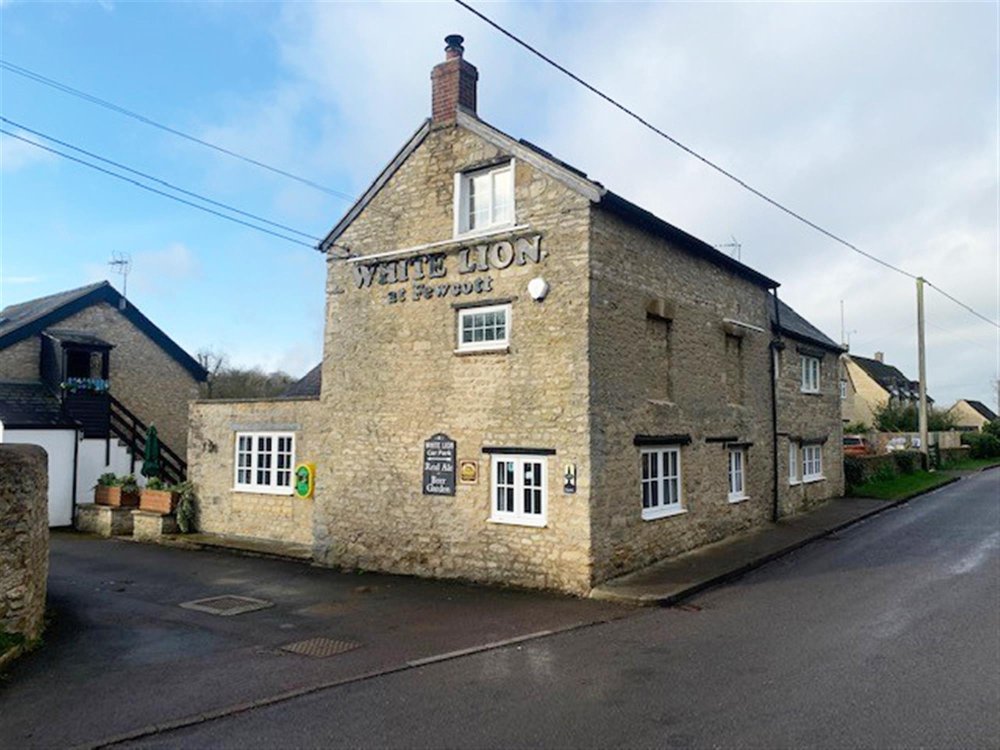 OXFORDSHIRE - VILLAGE FREE HOUSE SET IN 0.56 OF AN ACRE