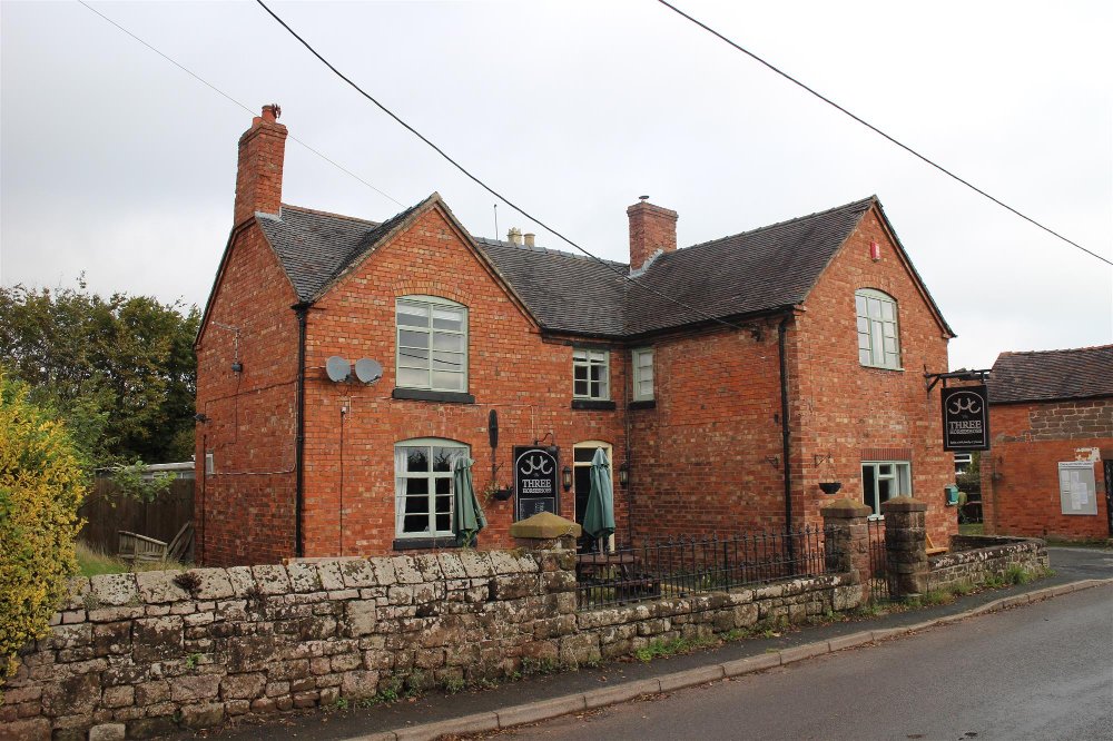 SHROPSHIRE - CHARMING VILLAGE CENTRE FURNISHED LET AVAILABLE ON FREE OF TIE AGREEMENT