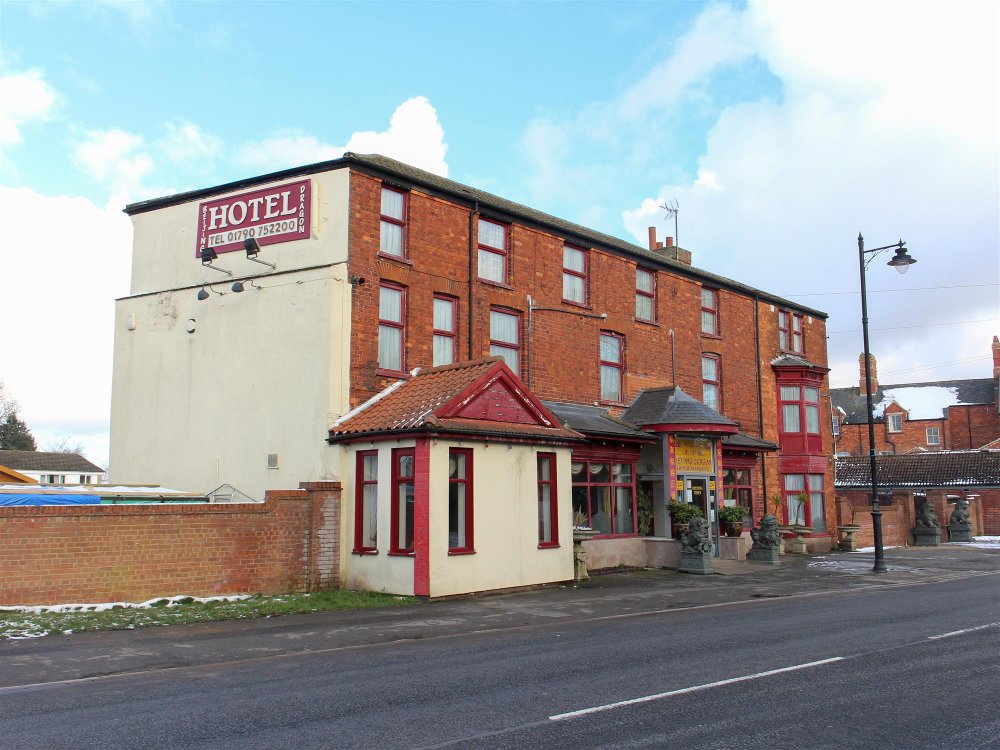 LINCOLNSHIRE - HOTEL AND RESTAURANT WITH CAR PARK