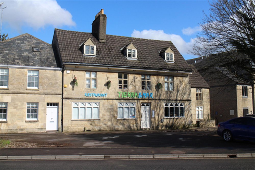COTSWOLD - MARKET TOWN LOCATION