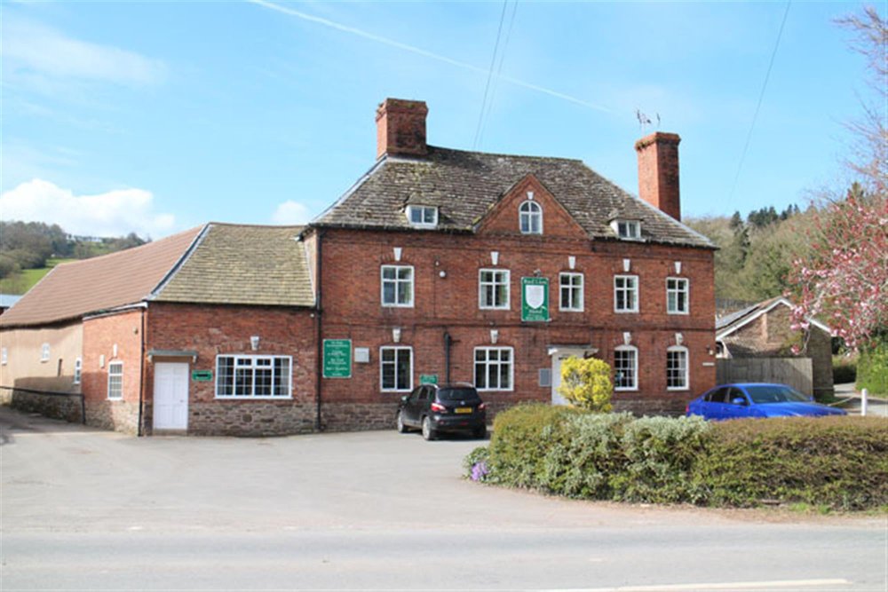 HEREFORDSHIRE - ICONIC FISHERMEN'S HOTEL/INN
