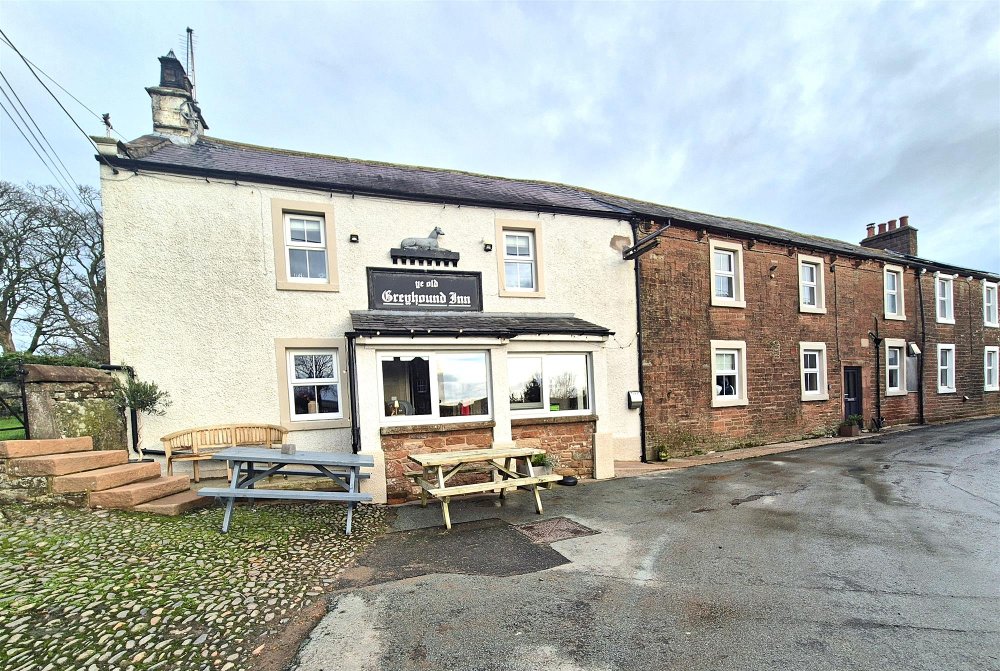 CUMBRIA - WELL APPOINTED PUBLIC HOUSE & 2 SELF CONTAINED APARTMENTS IN QUIET RURAL AREA
