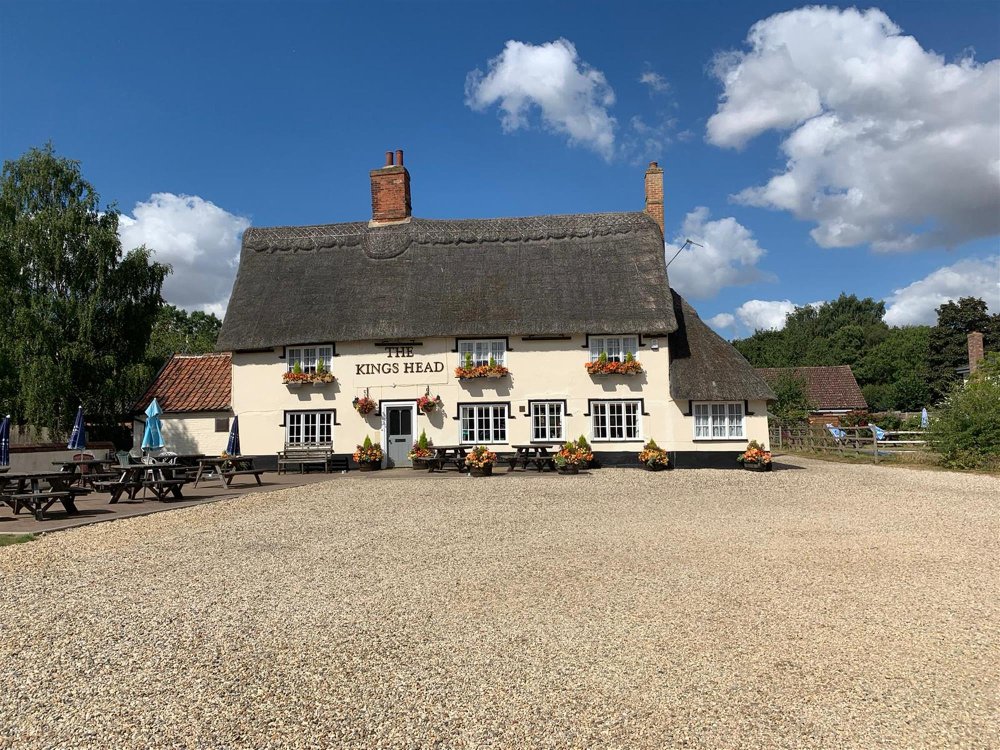 NORFOLK - PUB AND RESTUARANT WITH 3 LETTING BEDROOMS AND LARGE CAR PARK
