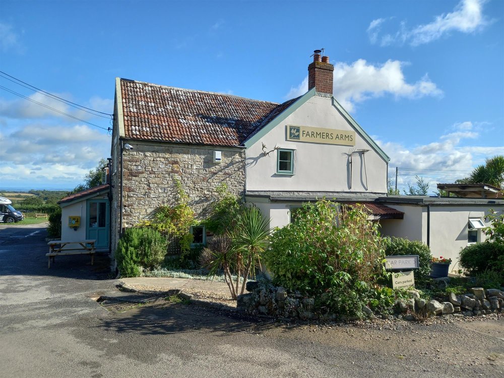 SOMERSET - FREE HOUSE SET IN 2 ACRES