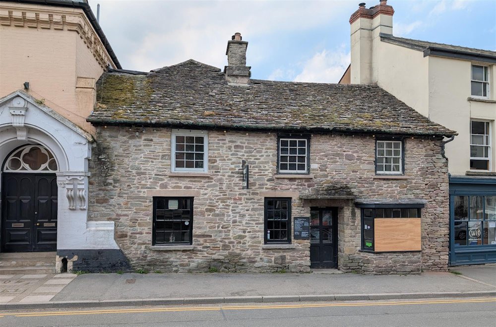 HEREFORDSHIRE – HISTORIC, 17TH CENTURY TOWN CENTRE PUB