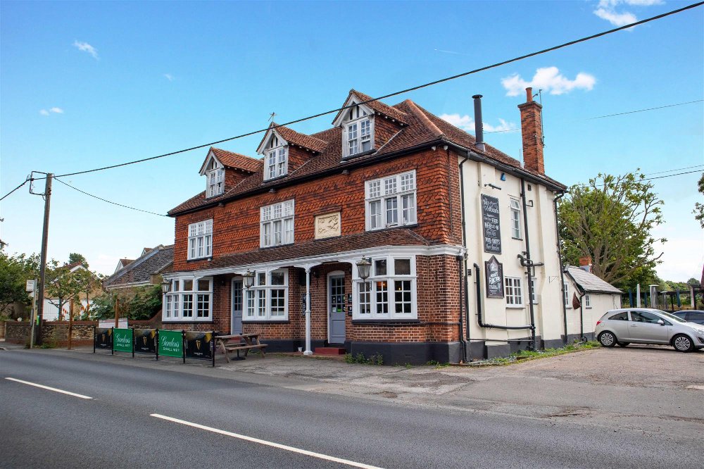 ESSEX - BUSY ROADSIDE PUB WITH LETTING ROOMS