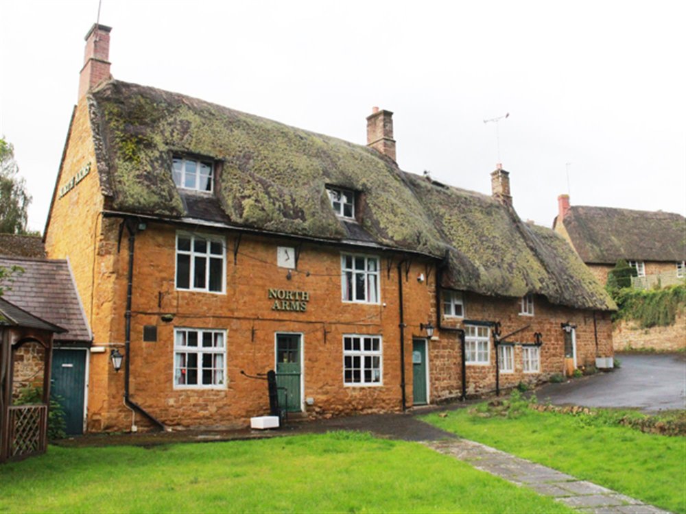 OXFORDSHIRE - THATCHED 17TH CENTURY FREE HOUSE