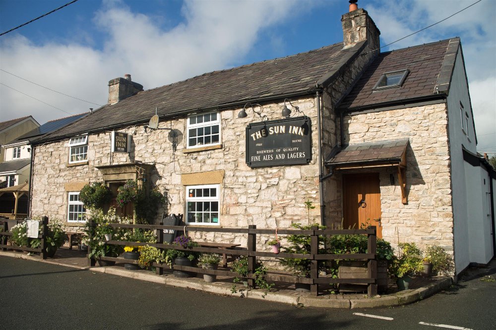 DENBIGHSHIRE - ATTRACTIVE 18TH CENTURY INN