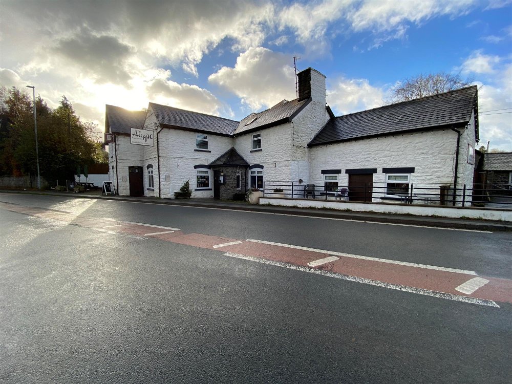 POWYS - RECENTLY REFURBISHED MID-WALES 16TH CENTURY VILLAGE INN