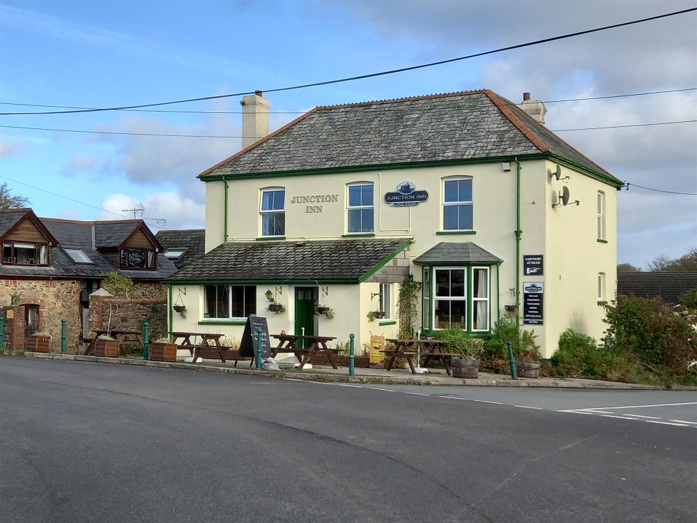 DEVON - THRIVING VILLAGE PUB WITH STRONG COMMUNITY SUPPORT