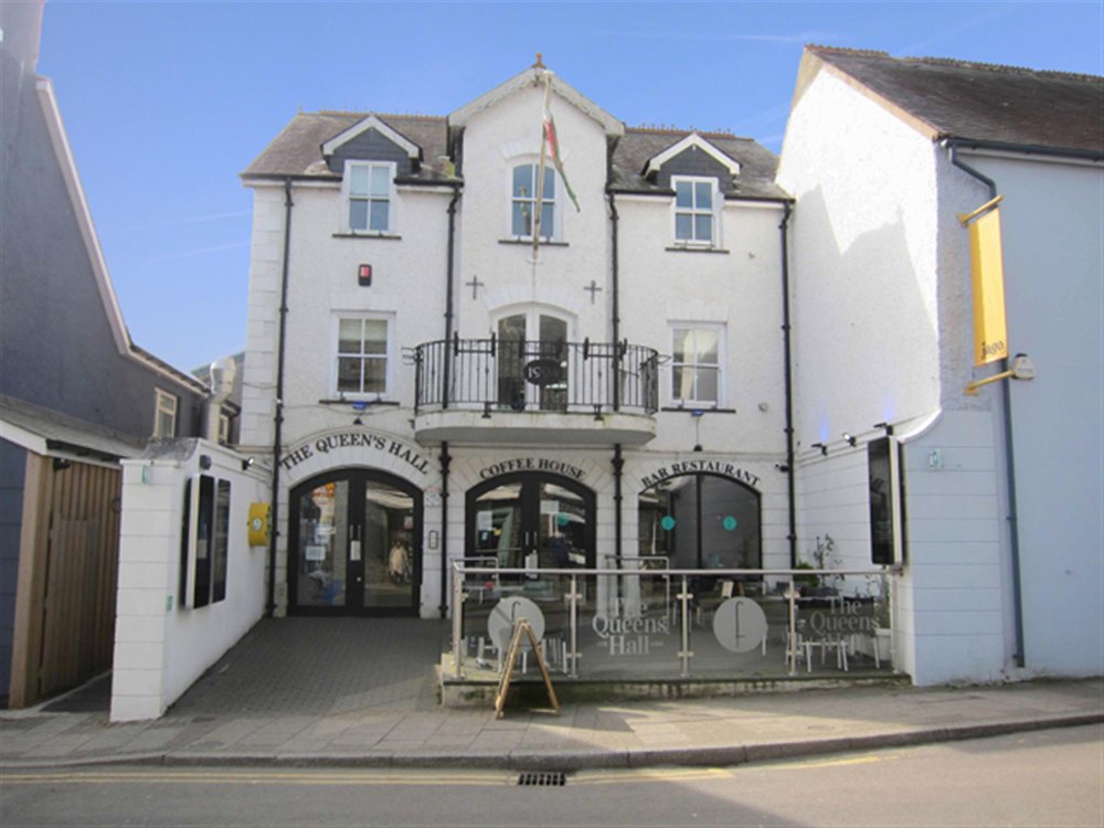 PEMBROKESHIRE - BUSY TOWN CENTRE CAFE & RESTAURANT