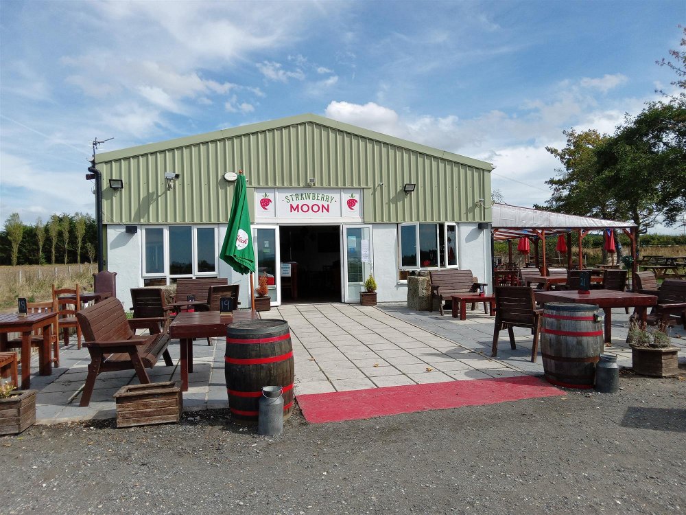WIRRAL - CAFÉ/BAR IN DESIRABLE COASTAL LOCATION