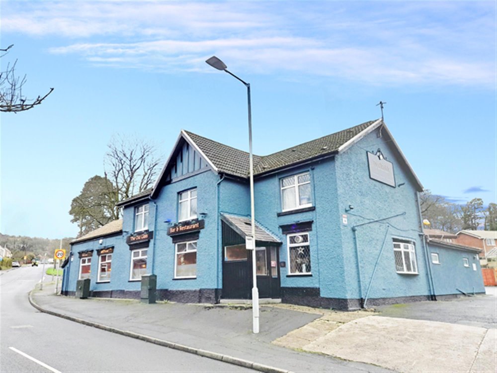 SWANSEA VALLEY - RECENTLY REFURBISHED VILLAGE PUB & RESTAURANT