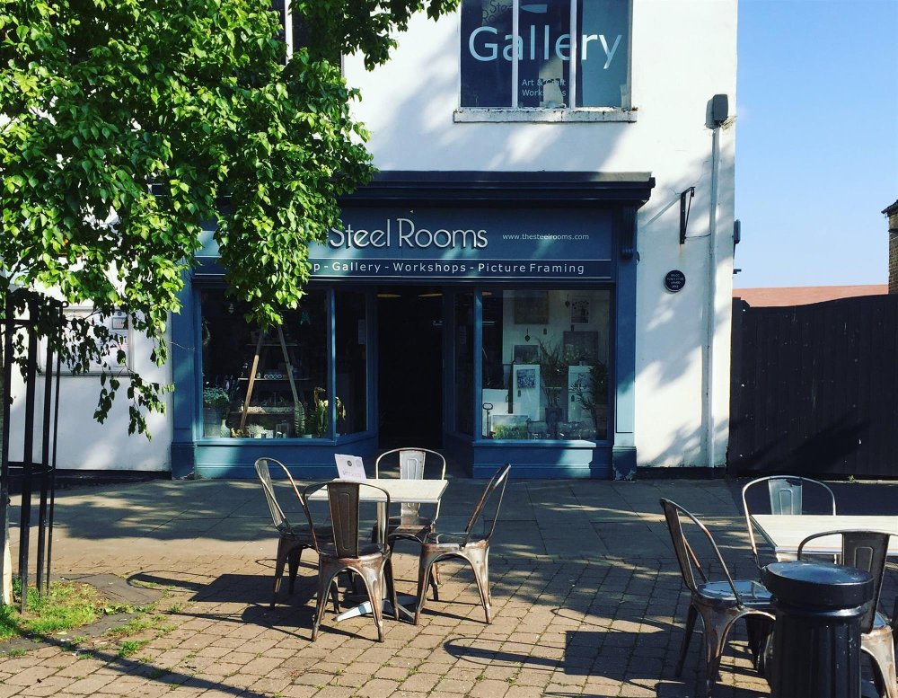 LINCOLNSHIRE - TOWN CENTRE THREE STOREY CAFE AND GIFT SHOP