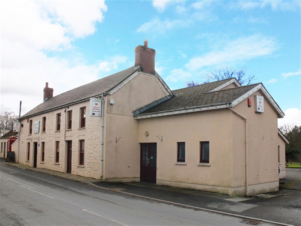 CEREDIGION - VILLAGE FREEHOUSE IN COASTAL AREA