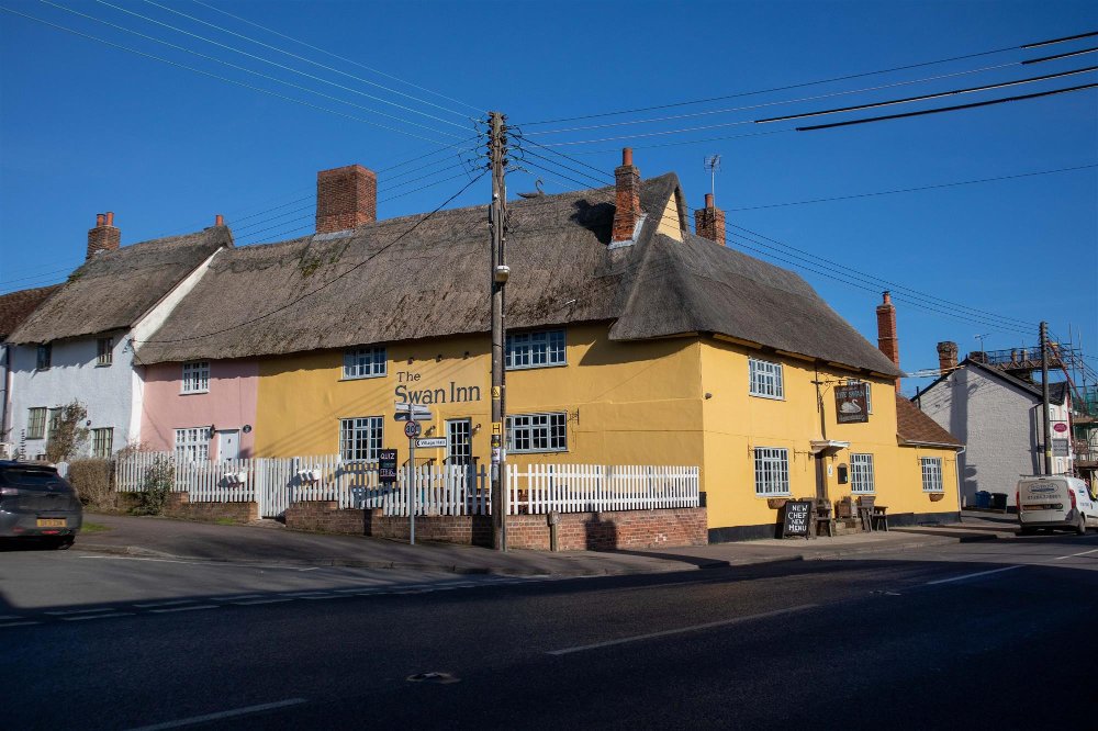 SUFFOLK - WELL-PRESENTED PUB WITH LETTING ROOMS
