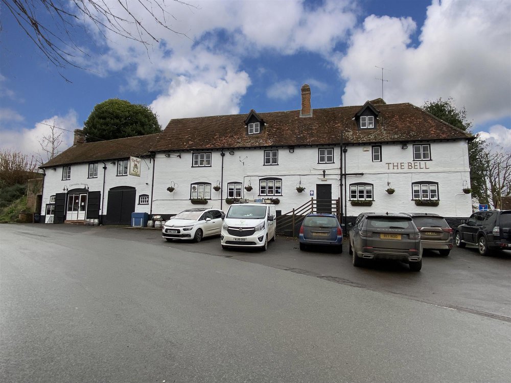 WILTSHIRE - FREEHOUSE WITH VILLAGE SHOP AND LETTING ROOMS
