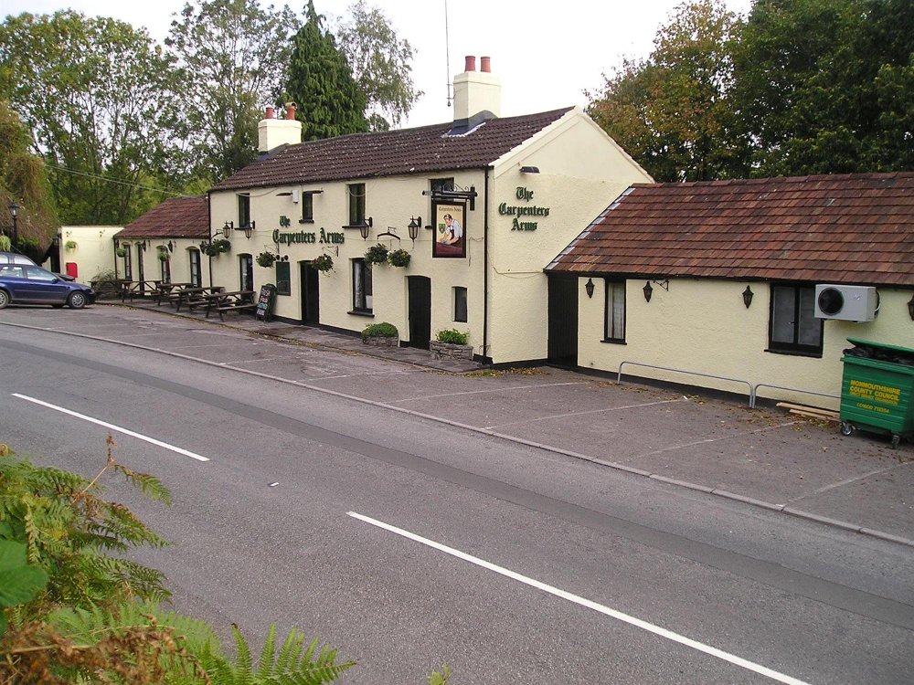 MONMOUTHSHIRE - WET LED FREE HOUSE WITH GREAT CHARACTER