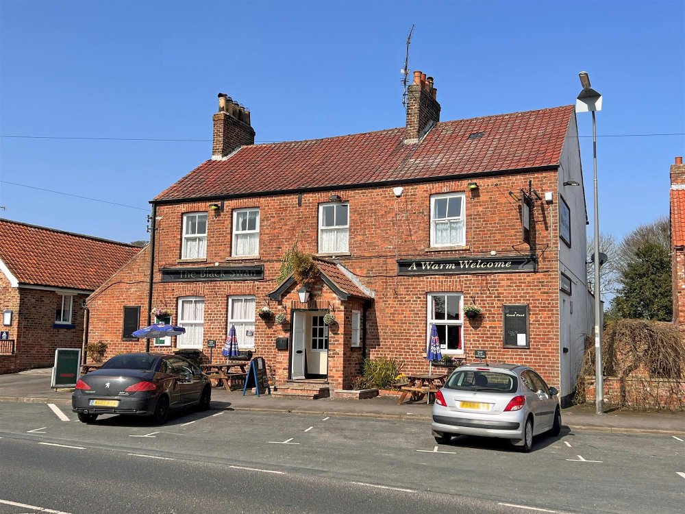 EAST RIDING OF YORKSHIRE - EXCELLENT PUB IN THE POPULAR VILLAGE OF WETWANG
