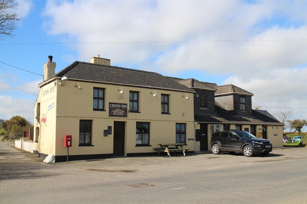 PEMBROKESHIRE - SUBSTANTIAL VILLAGE FREEHOUSE