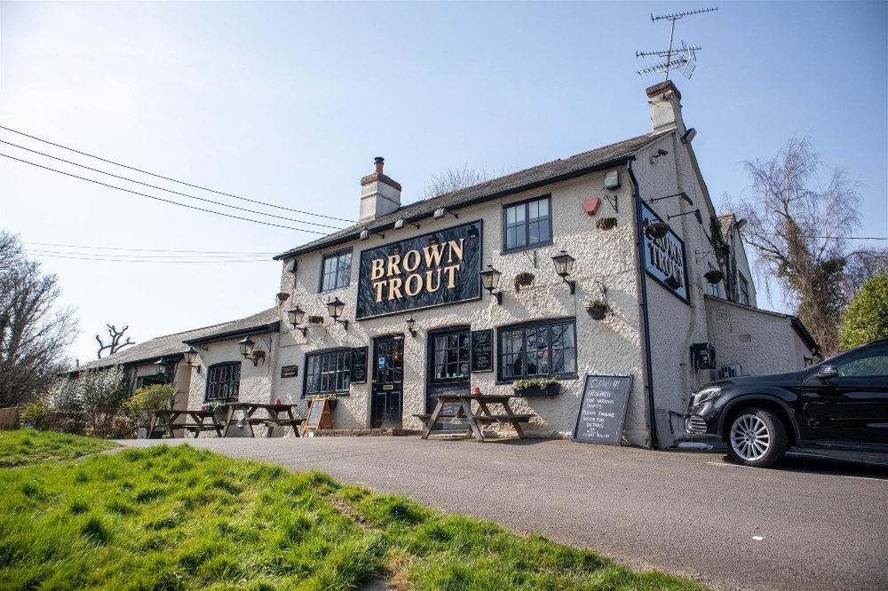 KENT - WELL-KNOWN COUNTRY DINING PUB