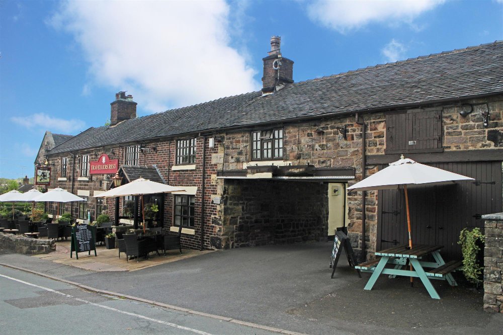 STAFFORDSHIRE - CHARMING COTTAGE STYLE VILLAGE INN ON THE EDGE OF THE STAFFORDSHIRE MOORLANDS