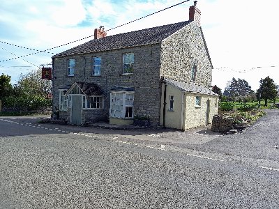 SOMERSET - FREE HOUSE ON LARGE SITE NEAR STREET/GLASTONBURY