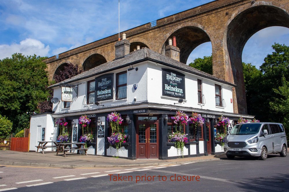 KENT - WELL-KNOWN PUB 