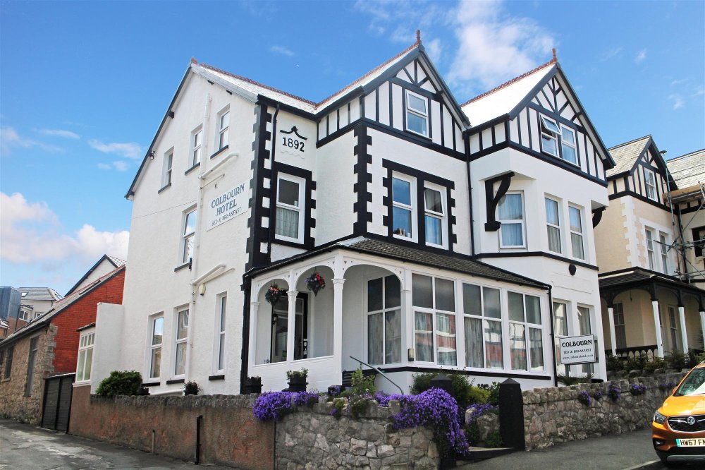 CONWY – ESTABLISHED HOTEL IN POPULAR SEASIDE RESORT