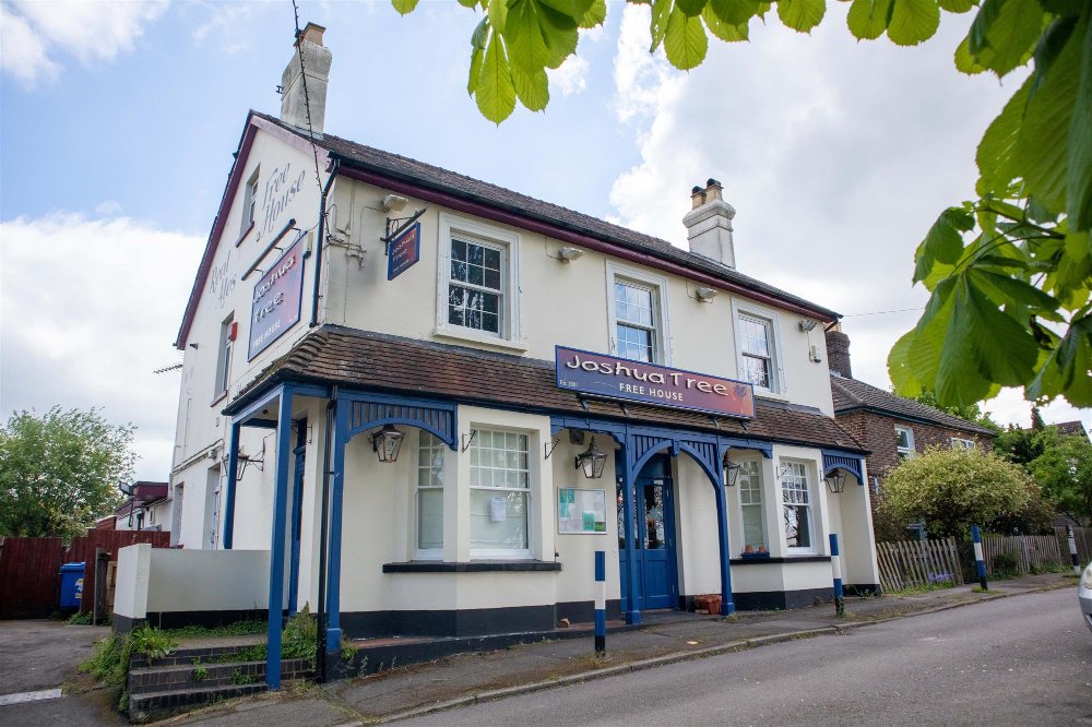 SURREY - SUPERBLY REFURBISHED PUB & RESTAURANT