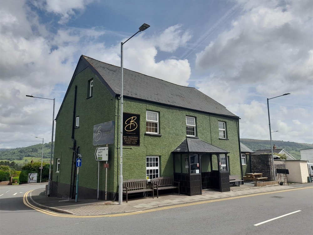 BRECON BEACONS NATIONAL PARK - RENOVATED PUBLIC HOUSE IN SOUGHT-AFTER VILLAGE CLOSE TO BUSY CANAL WHARF