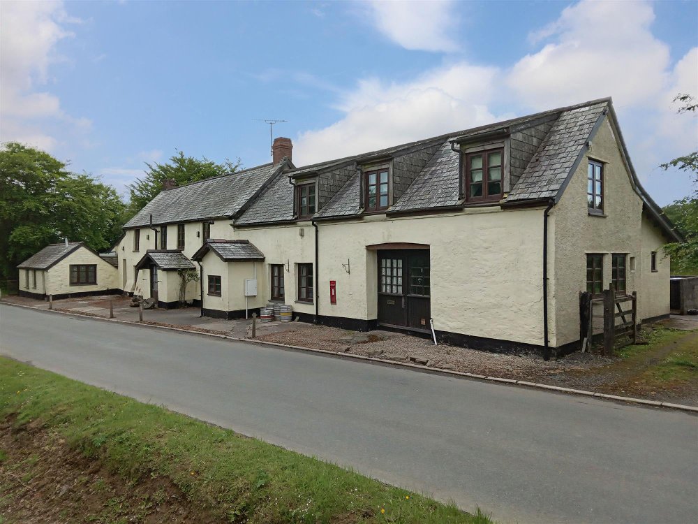 EXMOOR NATIONAL PARK - FREE HOUSE SET IN OVER 5 ACRES