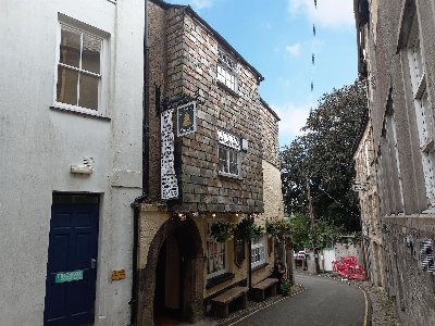 CORNWALL – TOWN HISTORIC 15TH CENTURY REAL ALE FREE HOUSE