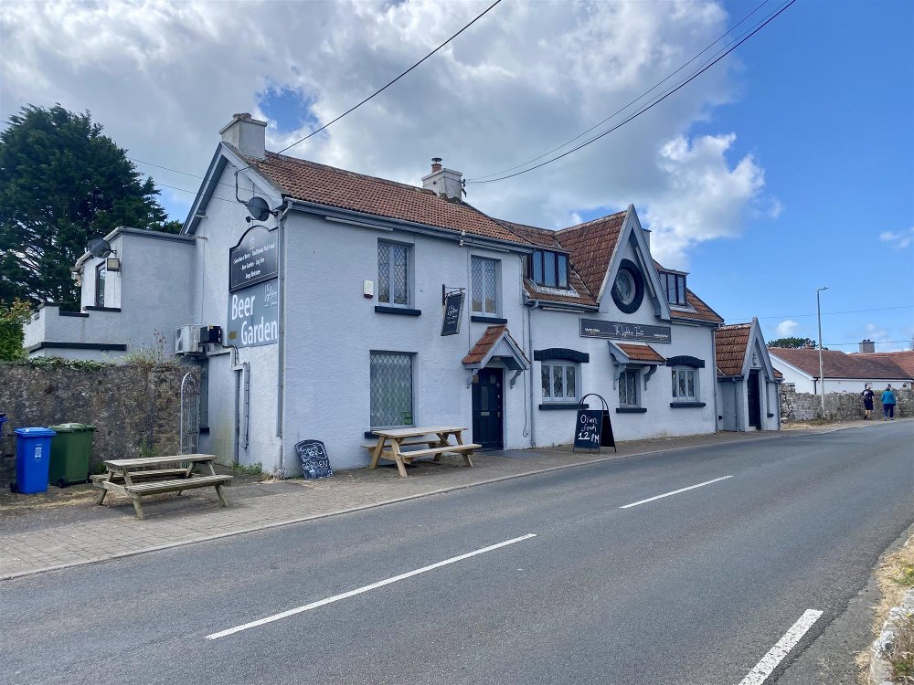 PEMBROKESHIRE COAST NATIONAL PARK - VILLAGE CENTRE PUB WITH ESTABLISHED CATERING LED TRADE