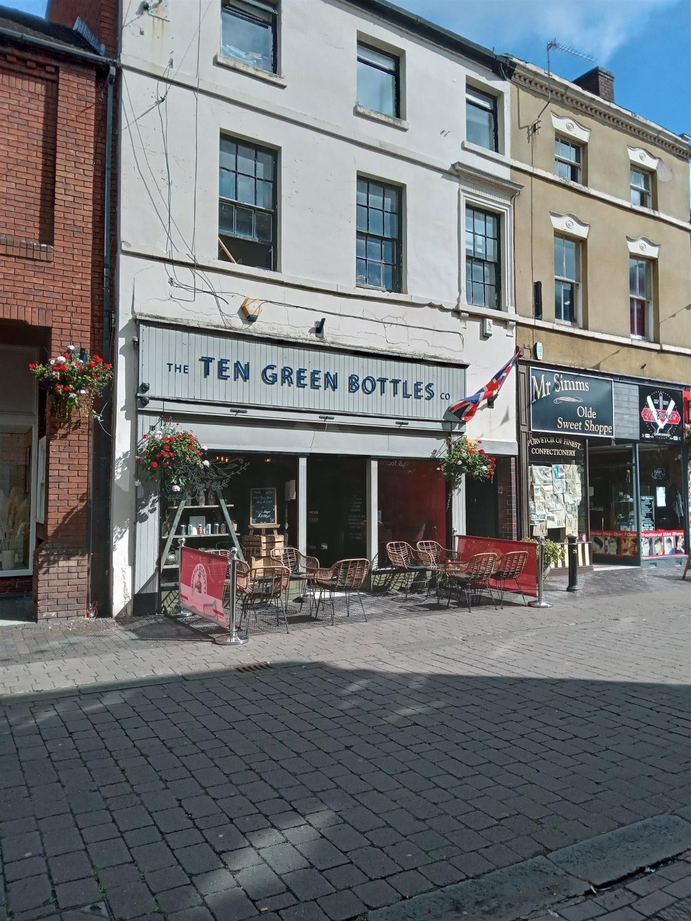 STAFFORDSHIRE – CRAFT BEER AND GIN BAR IN PRIME TOWN CENTRE POSITION