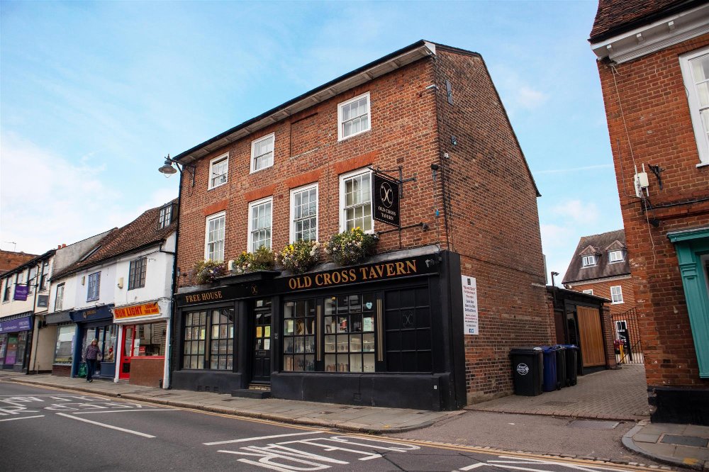 HERTFORDSHIRE - TOWN CENTRE FREE HOUSE & BREWERY