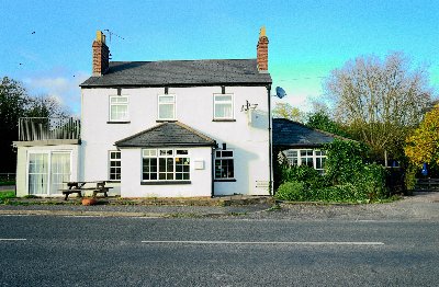 WORCESTERSHIRE, MALVERN HILLS - EXCELLENT OPPORTUNITY TO OPERATE PUBLIC HOUSE AND RESTAURANT AT WELL ESTABLISHED COUNTRY PUB