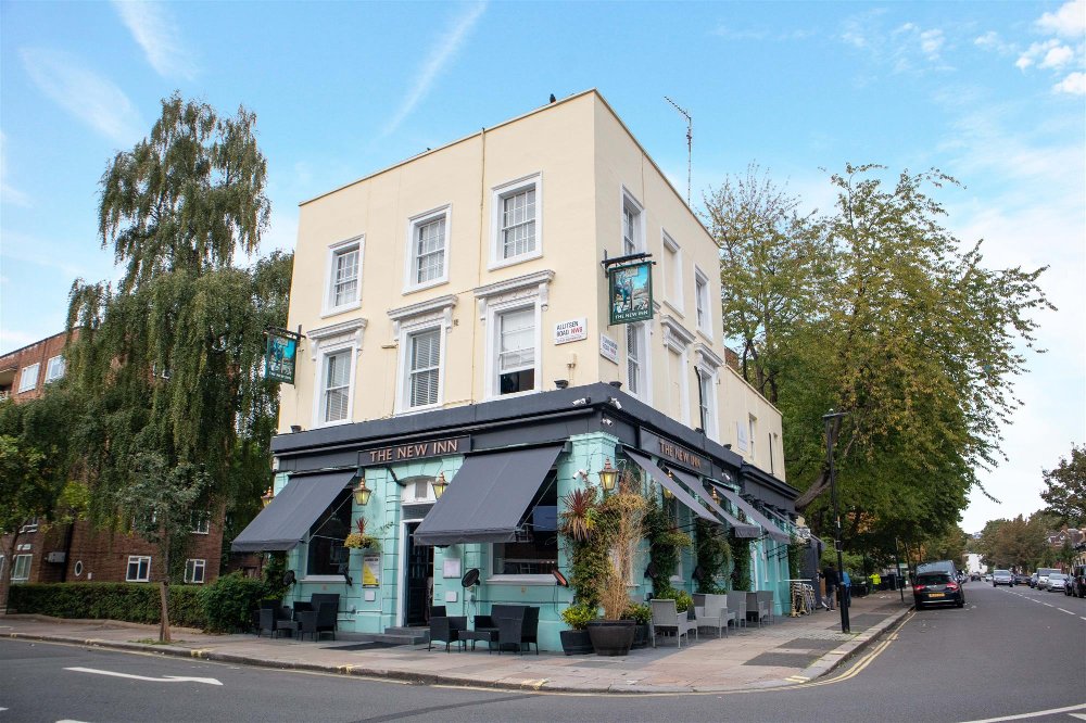 LONDON - SUBSTANTIAL FREEHOLD GASTROPUB WITH HOTEL ROOMS