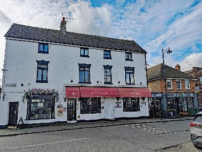 WARWICKSHIRE – WELL-ESTABLISHED CARVERY RESTAURANT IN HISTORIC AND SOUGHT-AFTER VILLAGE 