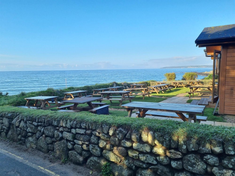 CORNWALL - BEACH CAFE/RESTAURANT OVERLOOKING AWARD WINNING BEACH