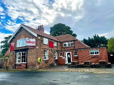 NORTH YORKSHIRE - THREE BEDROOM VILLAGE PUB WITH SIZEABLE PLOT