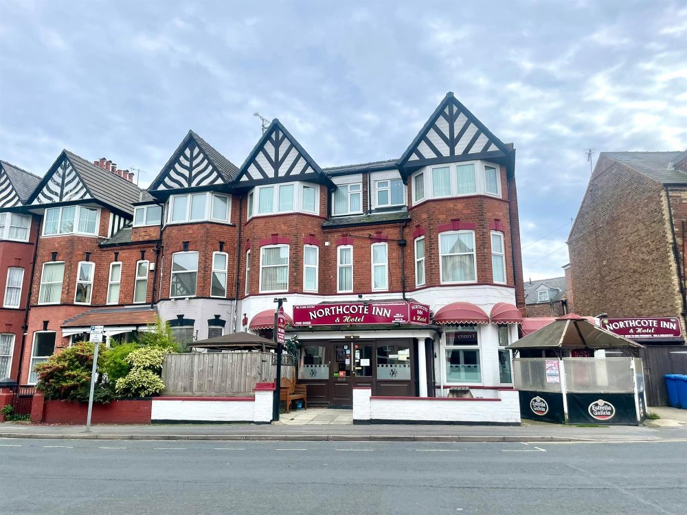 EAST YORKSHIRE - 10 BEDROOM SEASIDE TOWN HOTEL AND PUB