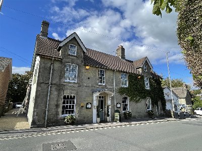 DORSET - WELL-ESTABLISHED GRADE II LISTED TOWN CENTRE HOTEL