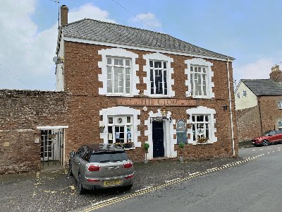 SOMERSET – CHARACTER VILLAGE FREEHOUSE WITH LETTING ROOMS